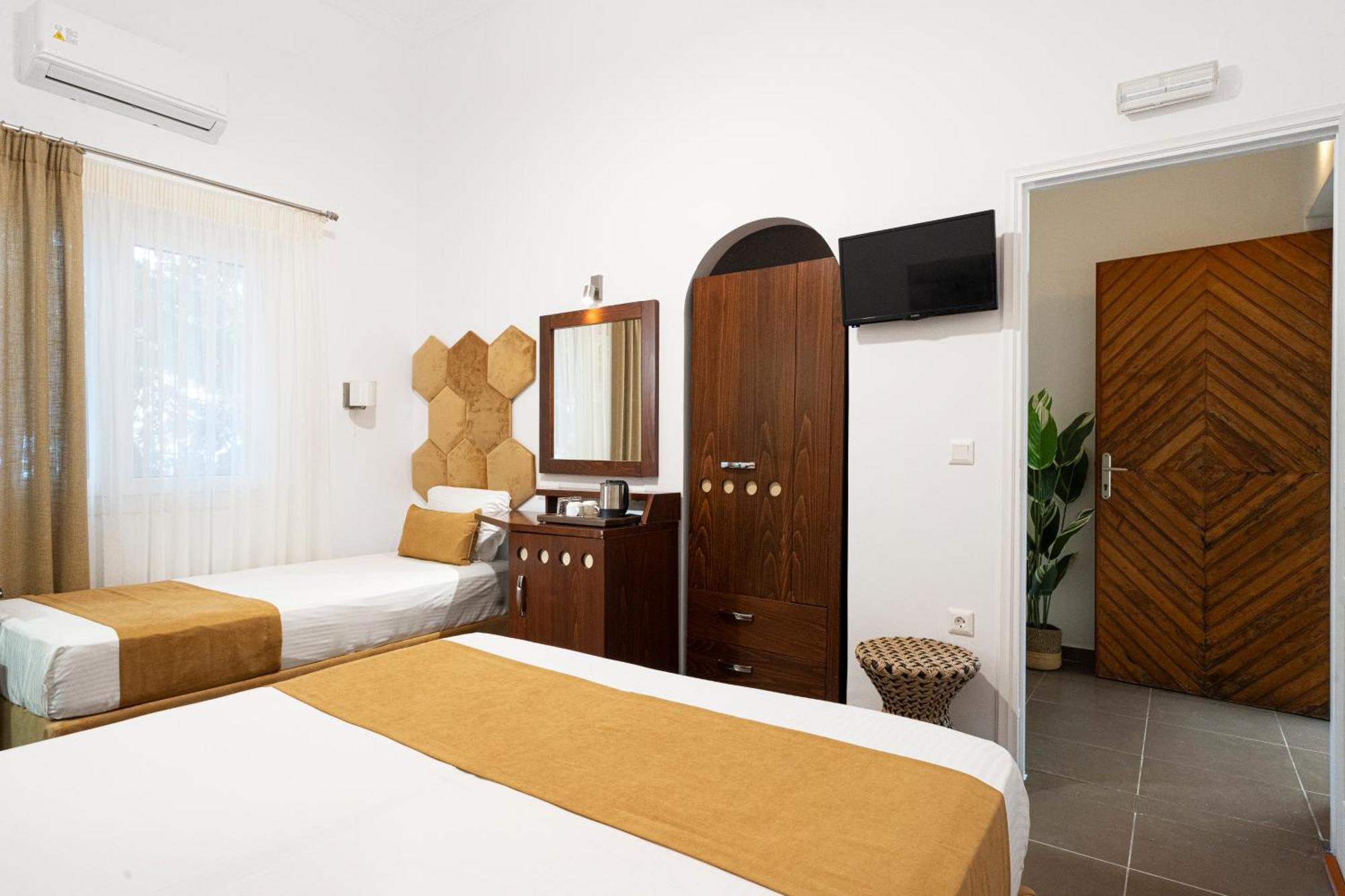 Semiramis Guesthouse Адамас Экстерьер фото